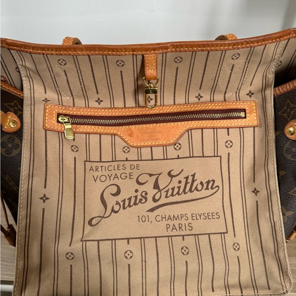 Louis Vuitton Neverfull MM Monogram - Picture 12 of 14